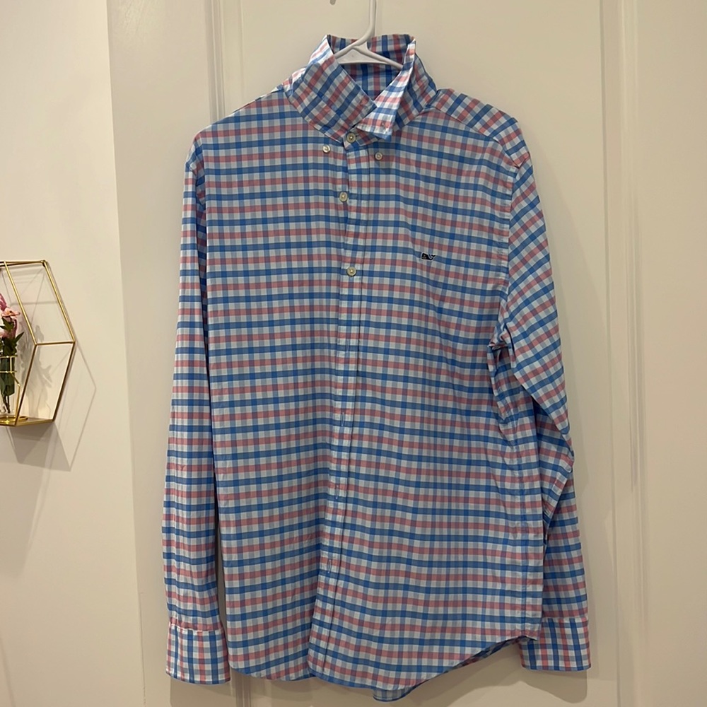 Vineyard Vines, Slim Fit whale shirt. Light blue and pink. Size large